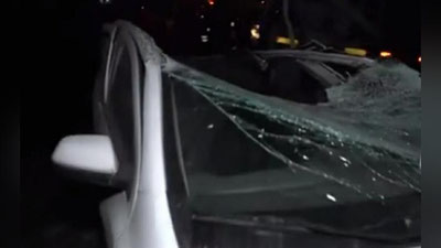 'Toshkentda "HOWO"ning "Cobalt" ustiga ag`anab ketishi oqibatida yo`lovchi ayol halok bo`ldi(video)'ning rasmi