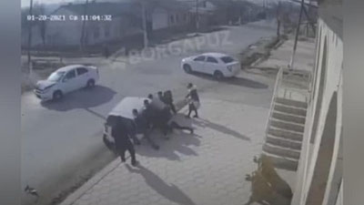 'Samarqandda "Neksiya" urib yuborgan "Spark"ning ostida piyoda qolib ketdi (video)'ning rasmi