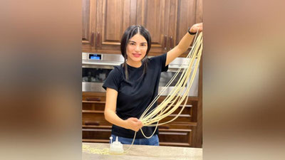 'Saida Mirziyoeva kelinlik davrini eslab, lag`mon cho`zdi(foto)'ning rasmi