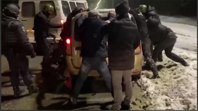 'Rossiyaga migrantlarni olib kirish bilan shug`ullangan guruh qo`lga olingan(video)'ning rasmi