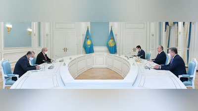 'Abdulaziz Kamilov O`zbekiston prezidentining  maktubini Qozog`iston prezidentiga topshirdi'ning rasmi