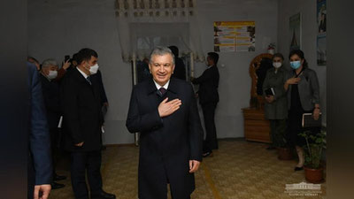 'Menga O`zbekistonning har bir fuqarosi birdek qadrli — Prezident Namangan shahridagi 26-Mehribonlik uyi va «Saxovat» uyiga bordi'ning rasmi