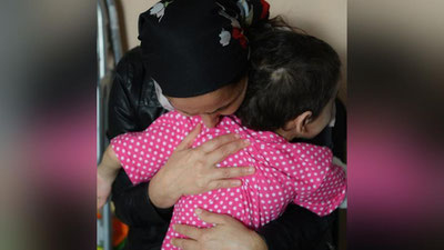 '1 yoshdan oshgan qizaloq onasi tarbiyasiga olib berildi'ning rasmi