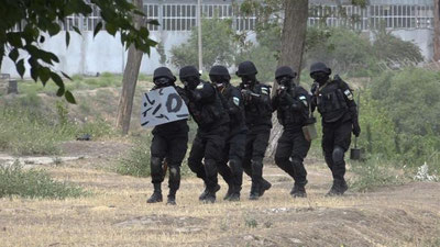 'Samarqand viloyati IIB kattaqo`rg`onliklardan ortiqcha vaximaga berilmasliklarini so`ramoqda'ning rasmi