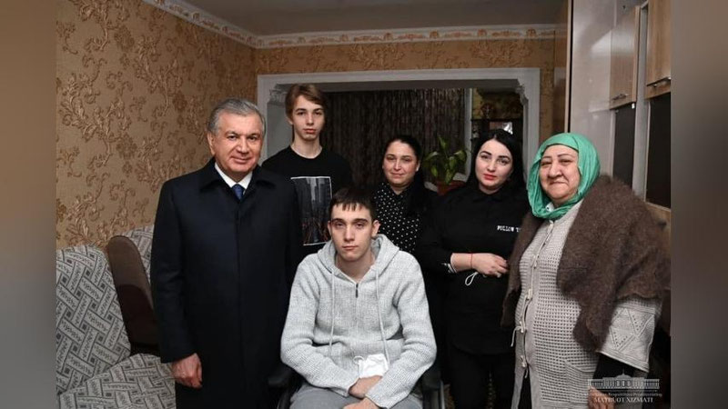 Изрображение 'Президент пообещал помочь парню из Чирчика, прикованному к инвалидной коляске (видео)'