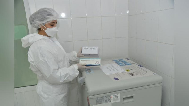 'AstraZeneca ikki marta, ZF-UZ-VAC2001 vaksinasi esa uch marta qabul qilinadi — mutaxassis'ning rasmi