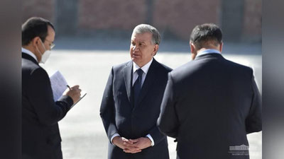 'Shavkat Mirziyoev: "Samarqandda 223 ming kishi chet elda yuribdi, 174 ming kishi ishsiz. Rahbarlarning vijdoni bo`lsa, oyligimni yarmini shularga o`tkazaman deb aytishi kerak"'ning rasmi