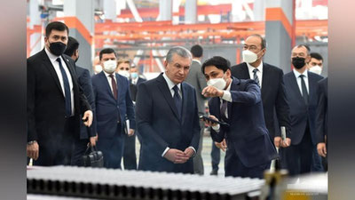 '"Meni ko`proq quvontiradigani yoshlarimizning ishonchi..." Prezident Texnoparkdagi yangi korxonalarni borib ko`rdi (foto)'ning rasmi