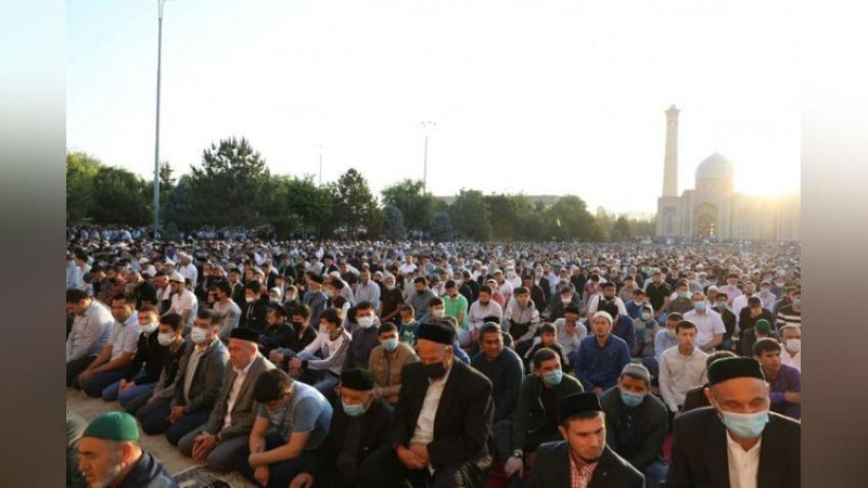 'O`zbekiston bo`yicha bugun hayit namozini qancha odam ado etgani ma`lum qilindi'ning rasmi