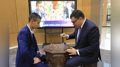 'Gibrid shaxmat bo`yicha Osiyo chempioni taqdirlandi, vazir chempionga qarshi dona surdi (video)'ning rasmi