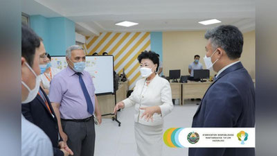 'Maktabgacha ta'lim vaziri Agreppina Shin Puchon universitetining talabalari bilan tushlik qildi'ning rasmi