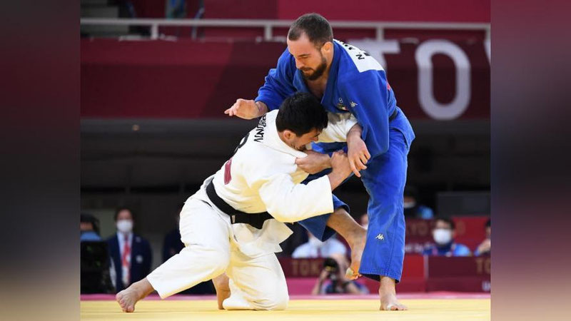 'Tokio-2020: bokschi Mirazizbek Mirzaxalilov hakamlar qaroriga ko`ra o`yinni to`xtatdi, dzyudochi Davlat Bobonovdan esa ikkinchi g`alaba'ning rasmi