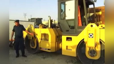 'Jizzaxda 6 yoshli bolani asfalt yotqizish mashinasi bosib ketdi. U voqea joyida halok bo`ldi(video)'ning rasmi