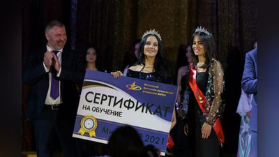 'Rossiyada Migrantlar federasiyasi tomonidan tashkil etilgan go`zallik tanlovida o`zbekistonlik qiz g`olib bo`ldi'ning rasmi