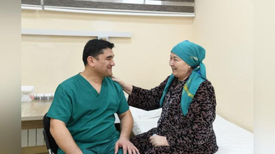 'O`zbekistonda koronavirusdan o`pkasi 65 foiz zararlangan, ham infarkt, ham insultga chalingan o`ta og`ir ahvoldagi bemorning yuragi operasiya qilindi'ning rasmi