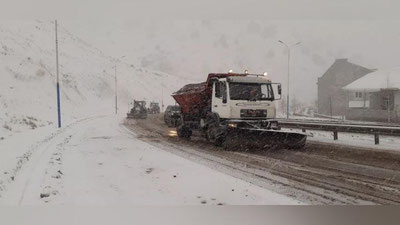 '“Қамчиқ” довони йўлидаги қорни тозалашга 121 та техника ва 350 га яқин ишчи жалб этилди (фото)'ning rasmi