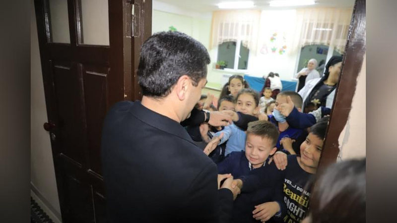 'Халқ таълими вазири махсус мактаб-интернат болаларини йўқлаб борди'ning rasmi