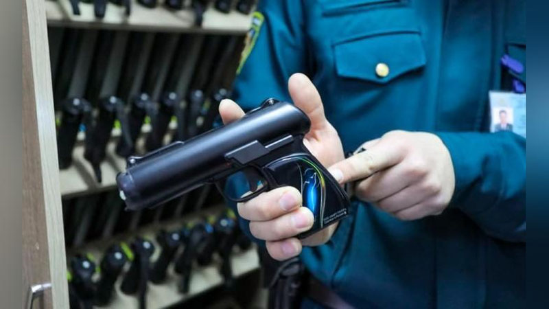 'Ички ишлар ходими қандай ҳолларда электрошок қурилмаларини қўллаш ҳуқуқига эга?'ning rasmi