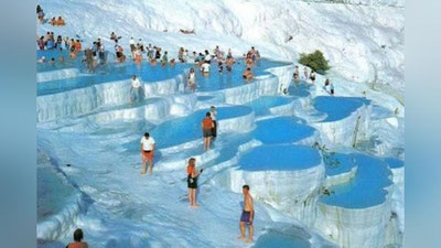 'Оҳактошли ноёб парк ва 17 турдаги шифобахш ванналар... Памуккалени сайёҳлар нега севади?'ning rasmi