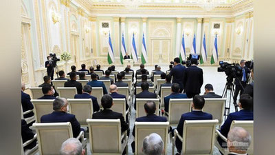 Изрображение 'Президент вручает награды группе военнослужащих и сотрудников правоохранительных органов'