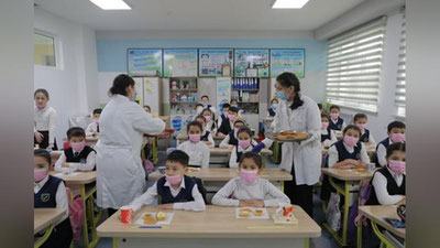 Изрображение 'Бесплатные завтраки начали получать учащиеся одной из школ Учтепинского района (видео)'