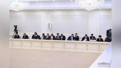 'Барча давлат ташкилотлари ва муассасаларида талабаларнинг ишлашига рухсат берилади – Президент'ning rasmi