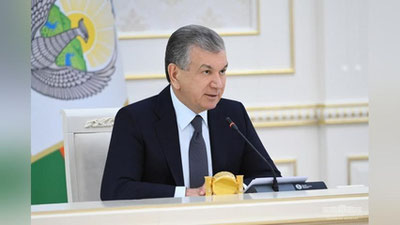 '"Атрофдаги вазиятдан бехабар, сиёсатни тушунмайдиган ҳоким ёки тармоқ раҳбарининг ишлашга ҳаққи йўқ" — Президент ҳузурида йиғилиш бошланди'ning rasmi