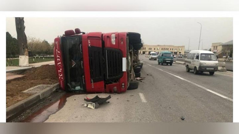 'Самарқандда юк автомобили ағдарилиб кетди'ning rasmi