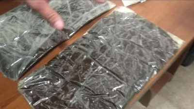 'Тошкентдаги “Ойбек” чегара-божхона постида оёқларига 1 кг.дан ортиқ гашишни боғлаб олган шахс фош бўлди'ning rasmi