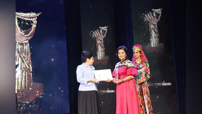 '"Олтин қалам" XVI: бу йил нуфузли мукофотга кимлар муносиб кўрилди? (фотожамланма)'ning rasmi