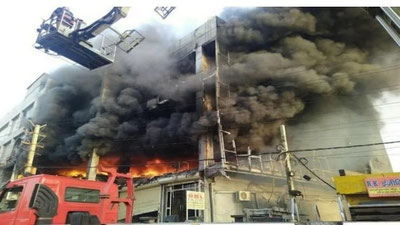 'Ҳиндистонда бинода юз берган ёнғин оқибатида 27 киши ҳалок бўлди'ning rasmi