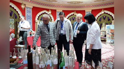 'Тошкентда “Барқарор ривожланишда фундаментал фанлар Халқаро йили” доирасида халқаро илмий-техникавий ҳафталик бўлиб ўтмоқда'ning rasmi