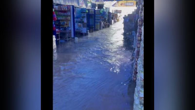 'Иссиқ сув трубаси ёрилиб кетиши оқибатида "Ўрикзор" бозорини сув босди'ning rasmi