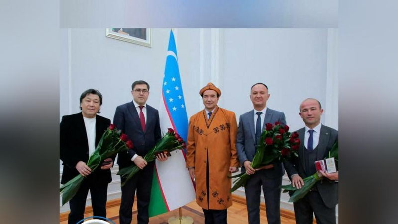 'O`zbek va qoraqalpoq xalqlari tashqi kuchlarning nayrangiga uchmasdan yanada jipslashib, oldinga intilishiga ishonaman — Ozodbek Nazarbekov'ning rasmi