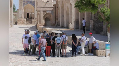 'Июнь ойида Ўзбекистонга келувчи сайёҳларнинг оқими 3 баробарга кўпайган'ning rasmi