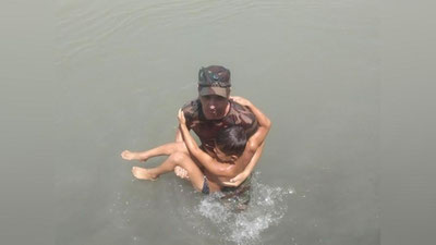 'Сирдарёда оқиб кетаётган 8 ёшли болакай қутқариб олинди'ning rasmi