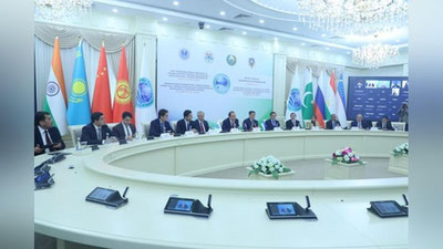 'ShHTning Samarqand sammiti yakunlariga bag`ishlangan xalqaro konferensiyada ishtirokchilar “Samarqand deklarasiyasi”ning ahamiyatiga yuqori baho bermoqda'ning rasmi