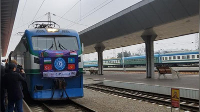 '40 ta vagondan iborat birinchi yuk poezdi Turkiya, Eron, Turkmaniston bo`ylab harakatlanib O`zbekistonga etib keldi'ning rasmi