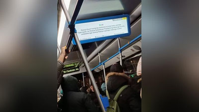 Изрображение 'В автобусах Москвы показывали объявление на узбекском языке с призывом вступать в армию РФ'