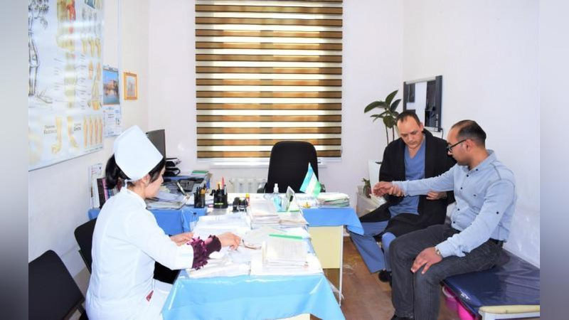 'Respublika bo`ylab davlat xizmatchilari tibbiy ko`rikdan o`tkazilmoqda'ning rasmi