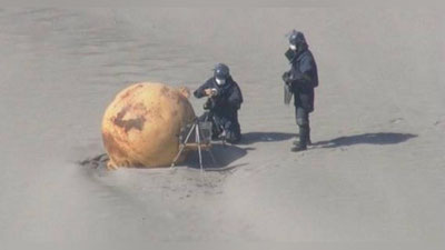 Изрображение 'Загадочный шар обнаружили на пляже в Японии (видео)'
