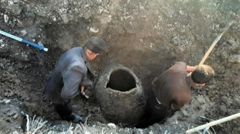 'Surxondaryoda milodiy I-II asrlarga tegishli xum idish topildi'ning rasmi