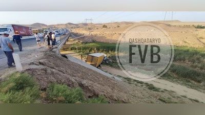 'Qashqadaryoda xorijliklar boshqaruvidagi yuk mashina daryoga tushib ketdi'ning rasmi
