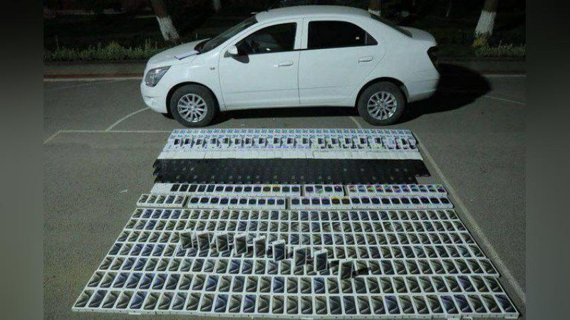 Изрображение 'По пути в Ташкент остановили Cobalt, набитый контрабандными смартфонами (видео)'