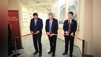 'Toshkentda “Bir makon – bir yo`l” tashabbusining 10 yilligiga bag`ishlab ko`rgazma ochildi'ning rasmi