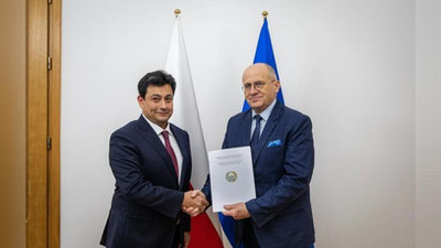 Изрображение 'Вновь назначенный посол Узбекистана в Польше вручил копии верительных грамот'