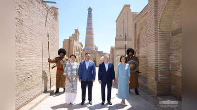 Изрображение 'Президенты Узбекистана и Кыргызстана с супругами посетили Хиву (фото)'