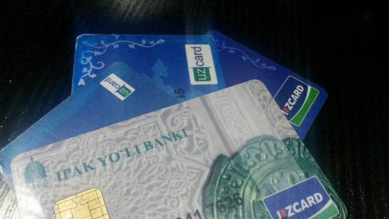 Изрображение 'ПОЛЬЗОВАТЕЛИ UZCARD ПРОДОЛЖАЮТ ИСПЫТЫВАТЬ НЕУДОБСТВА ПРИ ОБСЛУЖИВАНИИ "ПЛАСТИКА"'