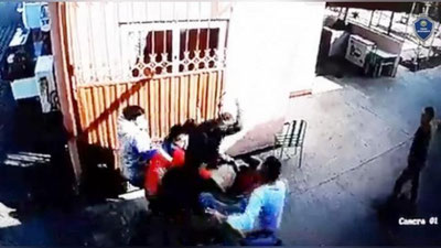 'Sirdaryoda ko`p kishi bir kishini do`pposlagani haqidagi videoga Tergov departamenti izoh berdi (video)'ning rasmi