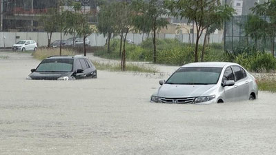 Изрображение 'В Дубае разбираются с последствиями аномального наводнения (видео)'